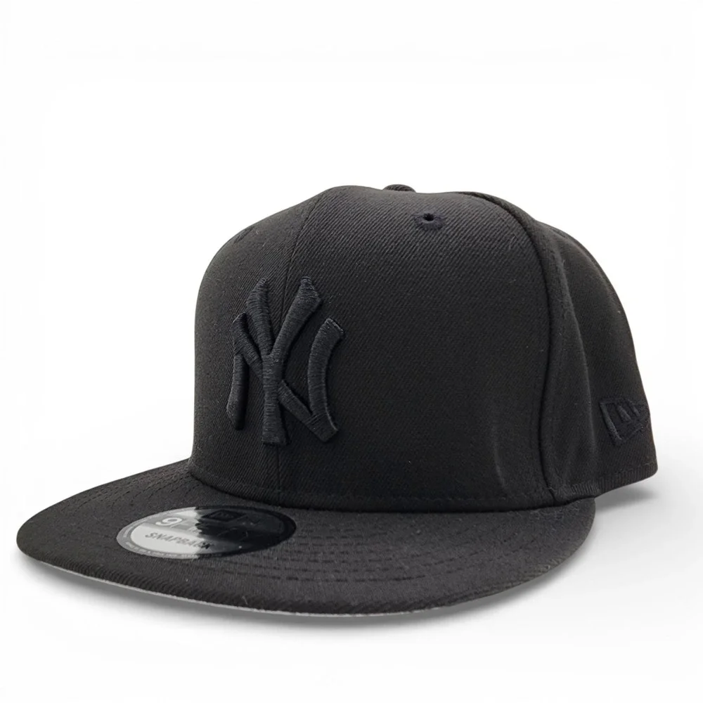 New‎ York Yankees Black on Black Hat New Era 9FIFTY Adjustable Snapback Cap NEW